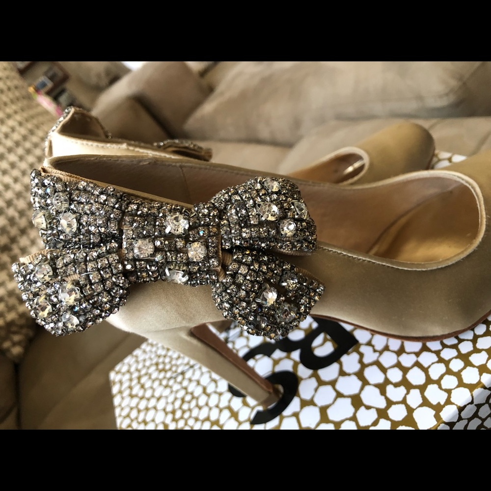 ABS Allen Schwartz Rhinestone Bow Heels - Picture 2 of 4